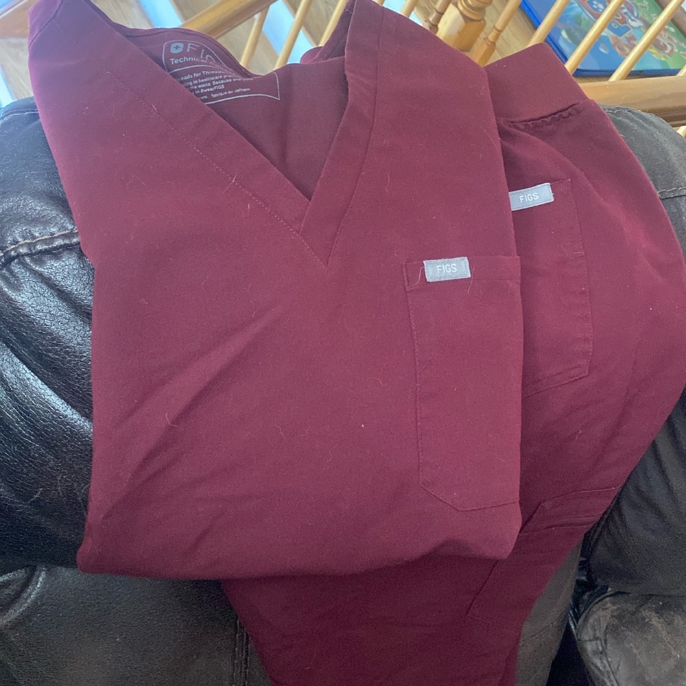 Maroon fig scrubs size large- large petite pants barely worn